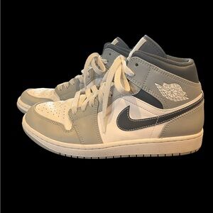 Men's Nike Air Jordan 1 Mid - Light Smoke